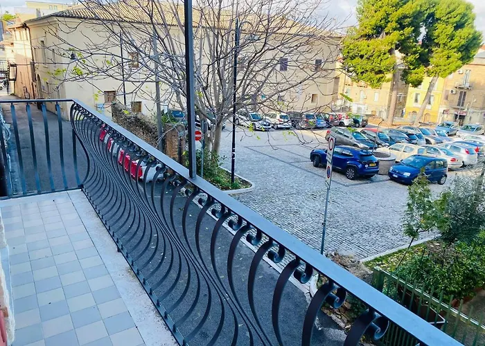 בית הארחה Residenza In Piazzetta ואסטו