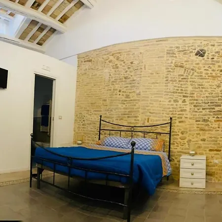 Residenza In Piazzetta 招待所 3*